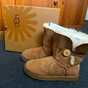 Ugg boots with Bailey button w/ che #5803